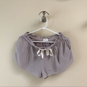 Wilfred Grey Allegra Shorts. Size small